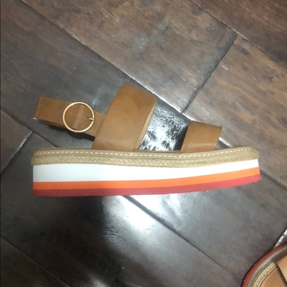 Tan platform sandals - Picture 3 of 4